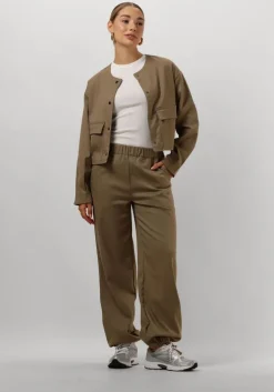 beige moves jack remano