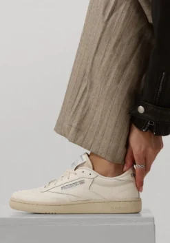 beige reebok lage sneakers club c 85 woman