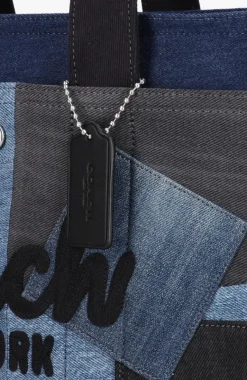 COACH e handtas patchwork denim cargo tote><noscript><img width=