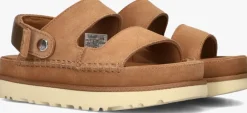 UGG e slippers w goldenstar glide><noscript><img width=