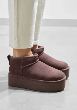 bruine ugg vachtlaarzen w classic ultra mini platform