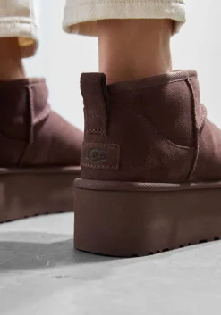 bruine ugg vachtlaarzen w classic ultra mini platform