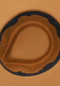 camel notre-v hoed nicolette