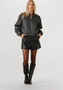 donkergrijze studio ar jack nina