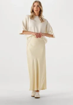 NEO NOIR gele maxirok vicky heavy sateen skirt>DAMES Rokken