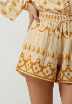 SCARLETT POPPIES en korte broek pam><noscript><img width=