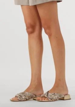 STEFANO LAURAN en slippers siena><noscript><img width=