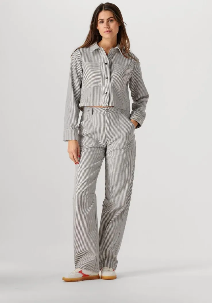 goudkleurig notre-v oorbellen earring #10