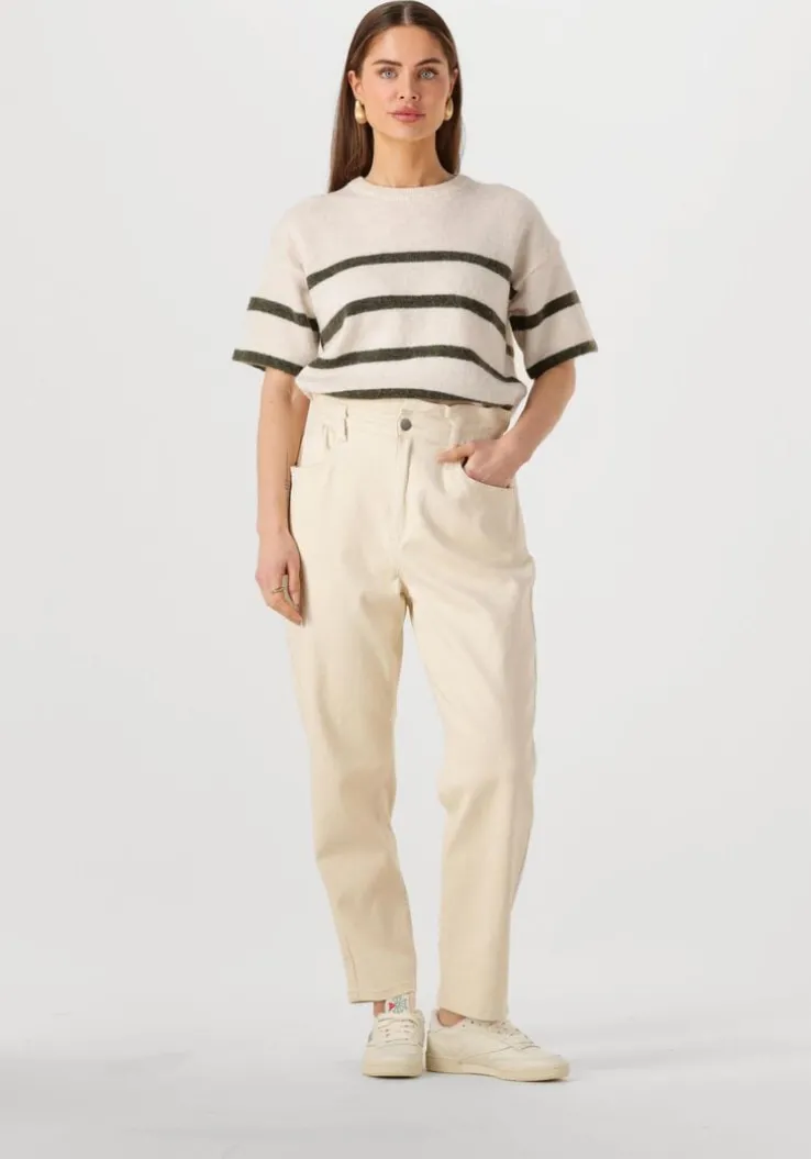 goudkleurig notre-v oorbellen earring#4