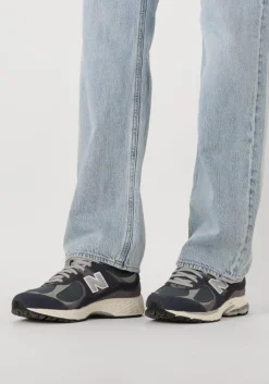 NEW BALANCE grijze lage sneakers m2002r m><noscript><img width=