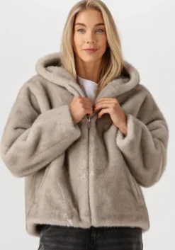 lichtgrijze studio ar faux fur jas ruby