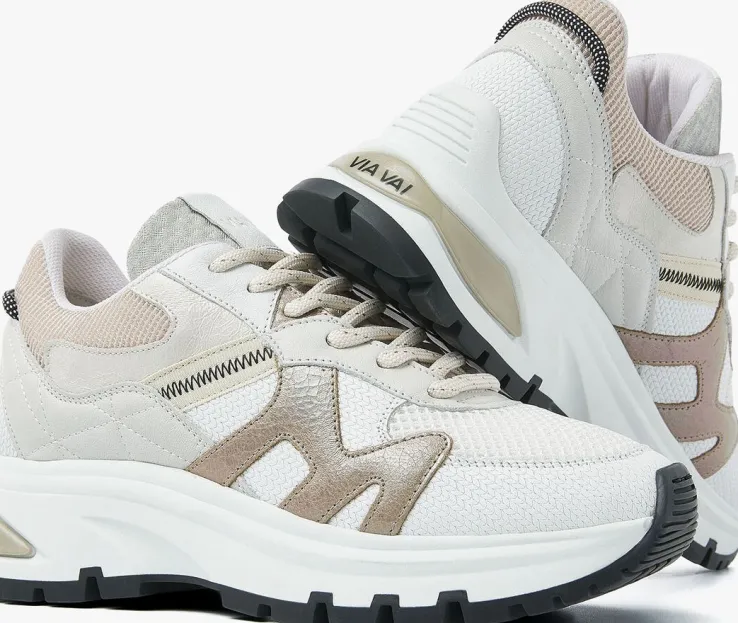 witte via vai lage sneakers liz finley