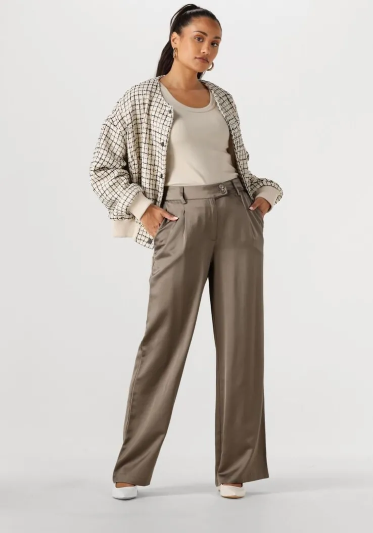 zand withblack top wbllullu tank top