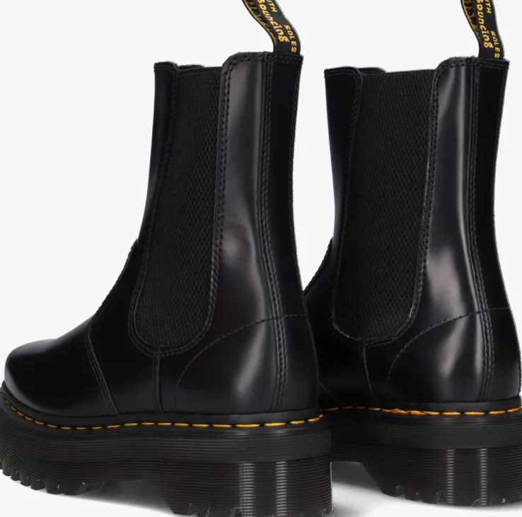 zwarte dr martens chelsea boots 2976 hi quad squared