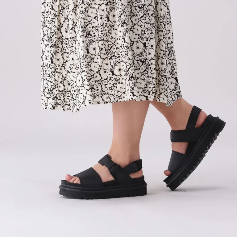 DR MARTENS e platte sandalen voss>DAMES Sandalen