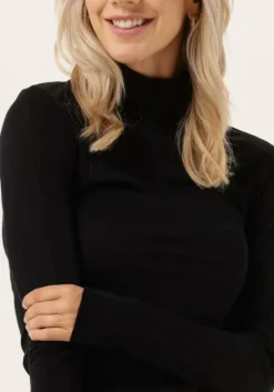 MY ESSENTIAL WARDROBE e coltrui 01 the rollneck><noscript><img width=