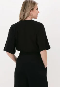 MY ESSENTIAL WARDROBE e top 13 the logo tee><noscript><img width=