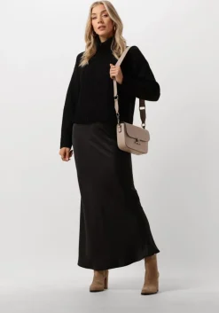 NOTRE-V e coltrui nv-enide>DAMES Truien & Vesten