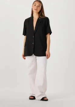 SECOND FEMALE e blazer sharo ss blazer><noscript><img width=