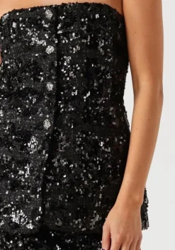 SECOND FEMALE e top flakes top><noscript><img width=