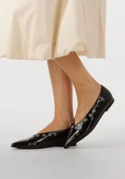 TORAL e ballerina's miranda><noscript><img width=